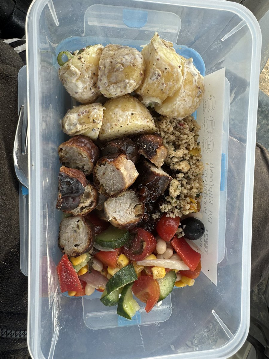 CharlesAnyan's tweet photo. Every farmer needs a decent balanced diet, luckily I have 2 nutritionists on hand to fuel me day to day 💪

#Mothersmeals
#Juliesmeals 

#Farm24 🇬🇧 https://t.co/DxrThLuOkO