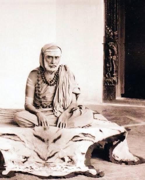 neelabala's tweet photo. Suppose there is a grain of rice in front of you. You see it has all the features of rice &amp;decide that it’s rice. At that time, a person who knows Tamil will call it Arisi, one who knows Sanskrit will call it Dandulam, a Kannada will call Akki. Same applies to Bhagavan Nama.1/2 https://t.co/Du02a8MGnl