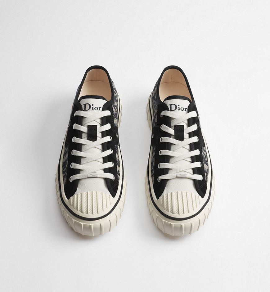 drkyung1216's tweet photo. ดิออร์คู่นี้ซื้อตามเซฮุนได้เลย ใส่บ่อยมากตั้งแต่ได้มาใส่ไปร้านอาหาร ใส่ขึ้นเครื่องตอนบินไปสิงคโปร์ด้วย แถมใส่ขึ้นซาวด์เช็คทั้ง 2 วันที่สิงคโปร์อีก น่าจะใส่สบายไม่กัดเท้า 5555555555 https://t.co/VeLtqGxIse