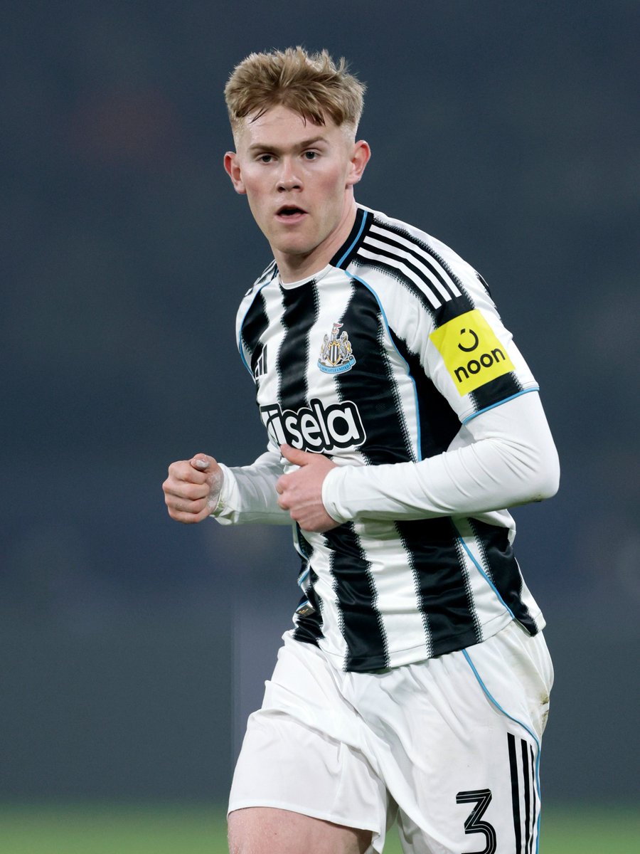 SimplyUtd's tweet photo. 🚨 "If they are going to move on Lewis Hall some moving parts need to happen FIRST

Some would say with Eddie Howe going, Newcastle will double down to back Matthias Jaissle, my information remains that we'll see MORE OUTGOINGS from St James' Park!" 

[@JacobsBen,@UnitedStandMUFC]