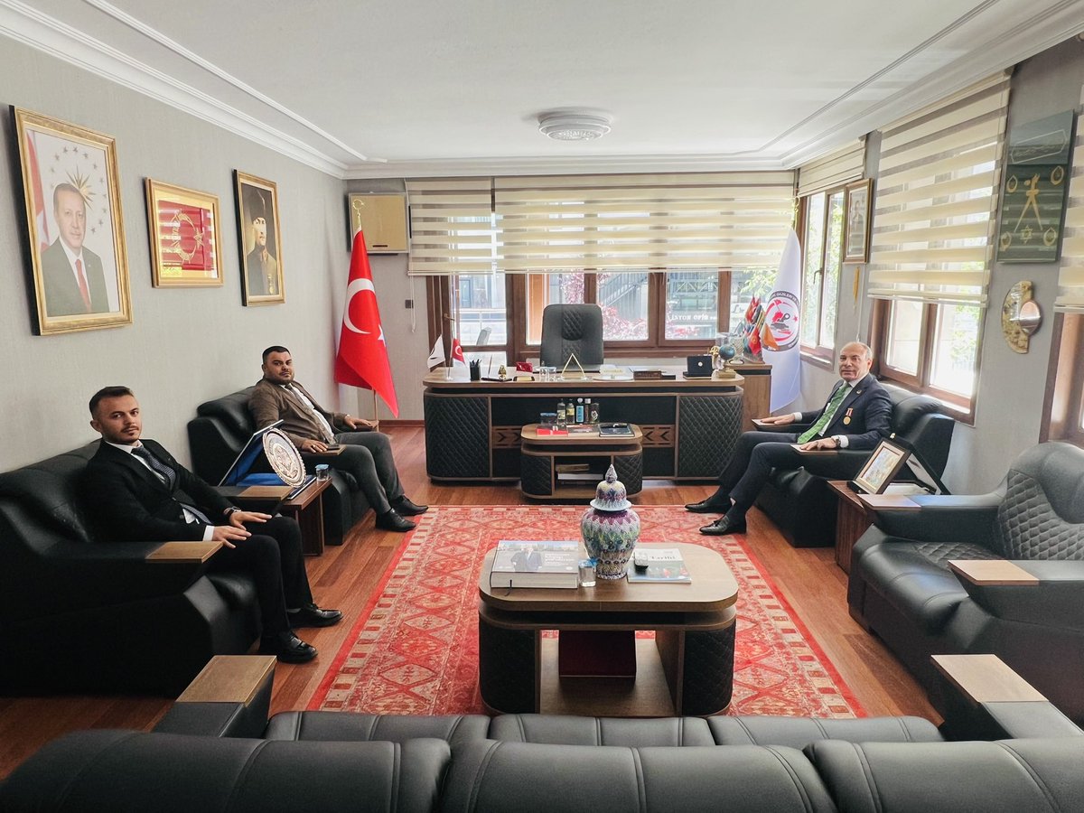 AbbasGNDZ2's tweet photo. Bitlis Güvenlik Korucuları ve Şehit Aileleri Derneği Başkanı Mesut Aslan ve Fırat Daldagül bizi Genel Merkezimizde ziyaret ettiler. Bu nazik ziyaretlerinden dolayı kıymetli Başkanımıza teşekkür ederiz. https://t.co/44ysG0Mw5p