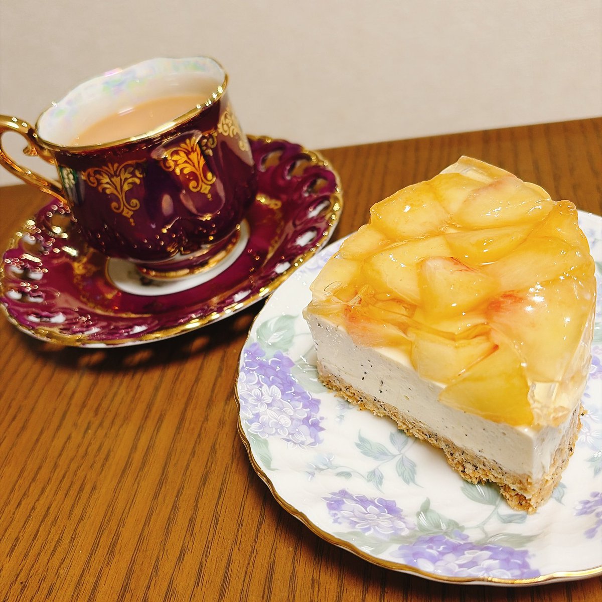 paso_0216's tweet photo. 昨日のケーキさん🍑✨
めちゃ美味しかったーーー🥰🥰
でももっとアールグレイ感強く出したいからまた来年リベンジだな🤣 https://t.co/fXWGgeVRlk