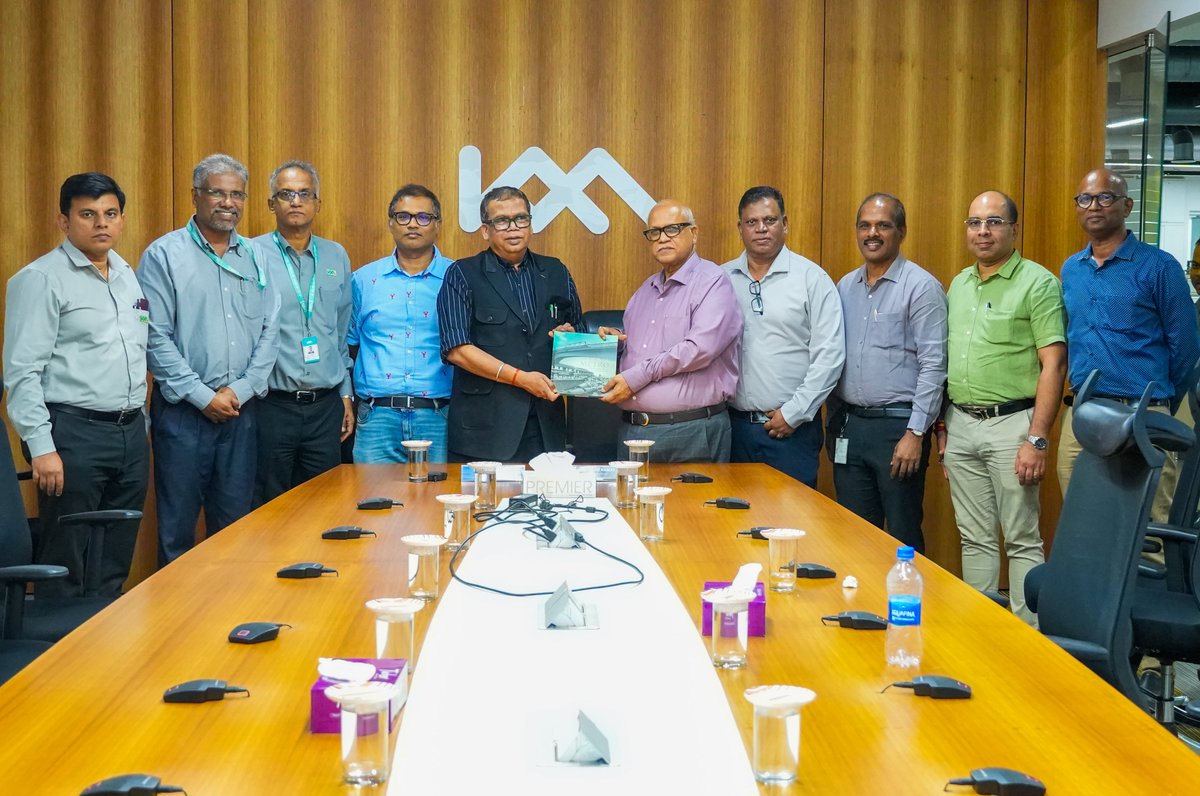 MetroRailKochi's tweet photo. Exploring the future of water transport! 🛥️🌊
​Today, Shri. Digambar V Kamat, Hon’ble Minister for Ports, Goa, paid a visit to the Kochi Water Metro to inspect its state-of-the-art electric-hybrid water transit model.
​
​#GoaPorts #KochiWaterMetro #WaterMetro  #Goa #Kochi #Eco https://t.co/OiQ9W1I6Re