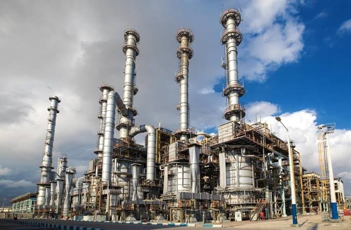 DrEliDavid's tweet photo. President Trump doesn't need to bombard dozens of sites in Iran. A single facility, "The Persian Gulf Star" refinery, produces a third of Iran's entire gasoline output 👀
_ https://t.co/yWIoK29ybX