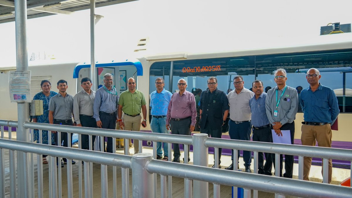 MetroRailKochi's tweet photo. Exploring the future of water transport! 🛥️🌊
​Today, Shri. Digambar V Kamat, Hon’ble Minister for Ports, Goa, paid a visit to the Kochi Water Metro to inspect its state-of-the-art electric-hybrid water transit model.
​
​#GoaPorts #KochiWaterMetro #WaterMetro  #Goa #Kochi #Eco https://t.co/OiQ9W1I6Re