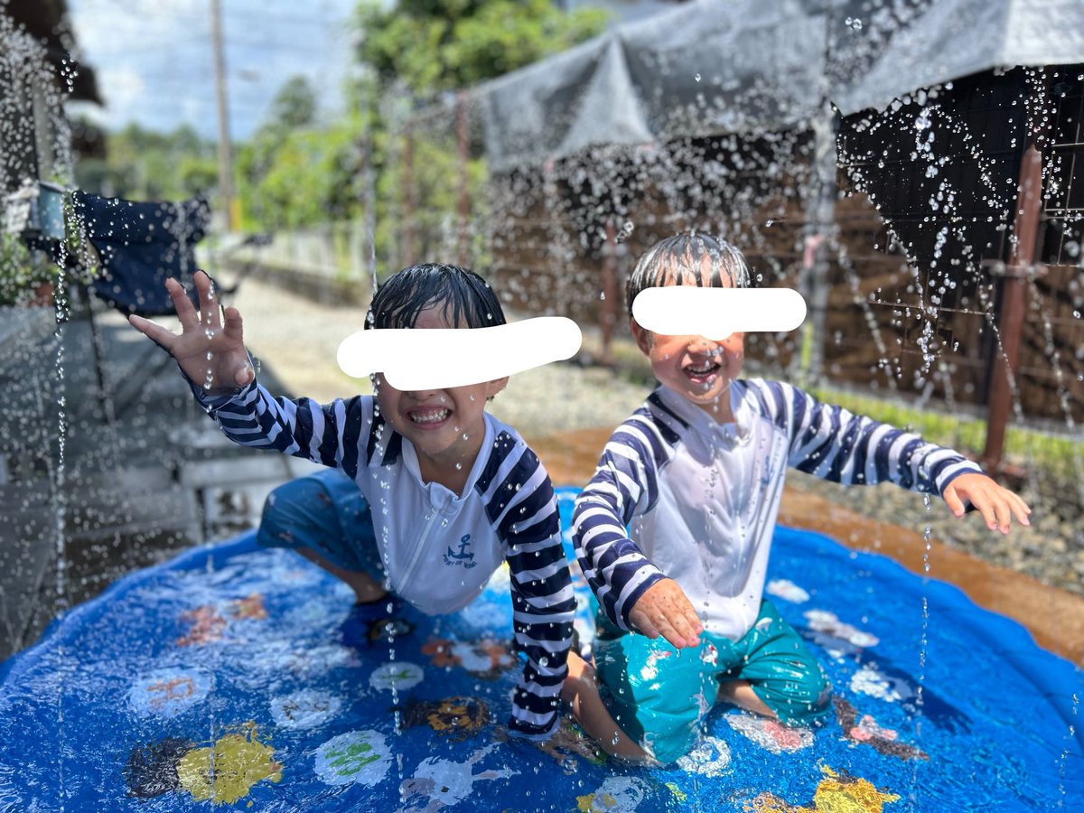 mitonxx's tweet photo. 夏休��満喫中ー🌻✨
去年の写真と比べるとやっぱり大きくなったなぁとしみじみ。 https://t.co/YoDqB70Vr3