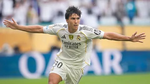 Alexis_RH_'s tweet photo. Decir adiós a un canterano como Gonzalo García duele, pero la oferta del Fulham es irrechazable

Le va a venir bien ser importante en un club de la Premier y Arbeloa lo conoce a la perfección

Siempre será uno de los nuestros y quien sabe si en el futuro nos volvemos a encontrar. https://t.co/OohSwBAPpW
