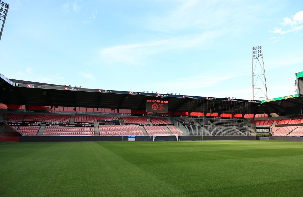 Besiktas's tweet photo. Bu akşamki durağımız: 𝗔𝗿𝗲𝗻𝗮 𝗛𝗲𝗿𝗻𝗶𝗻𝗴 🏟️ https://t.co/O5X7i71dkk