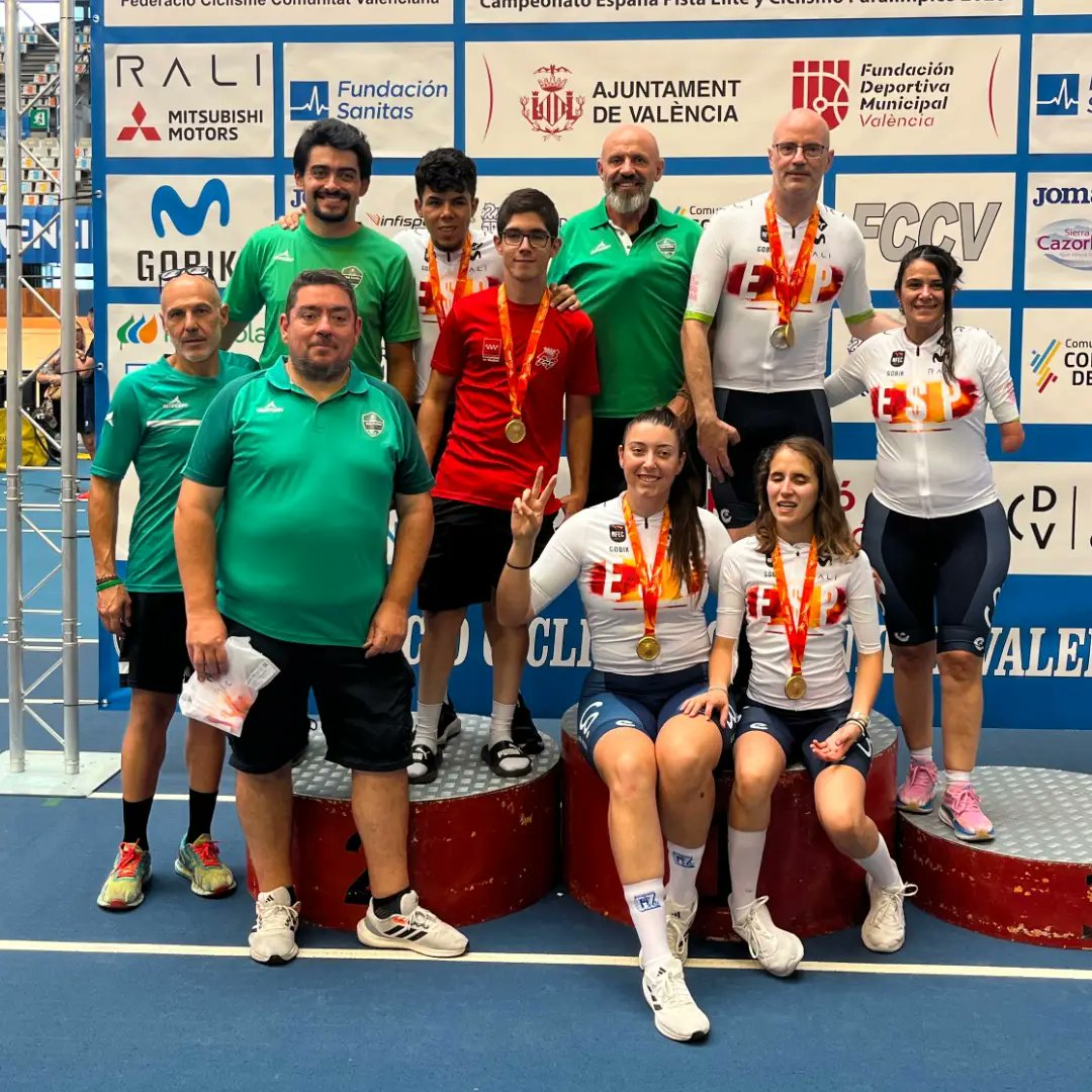 rmarca_sierra's tweet photo. Lluvia de medallas para los paralímpicos del @ccgalapagar 
Jorge Orejón, coordinador y corredor del equipo, nos habla del éxito conseguido en el campeonato de España de ciclismo en pista, elite, sub-23 y paralímpico, disputado en Valencia.
https://t.co/ZFZ9WwhRzS https://t.co/SxrsCl2dza