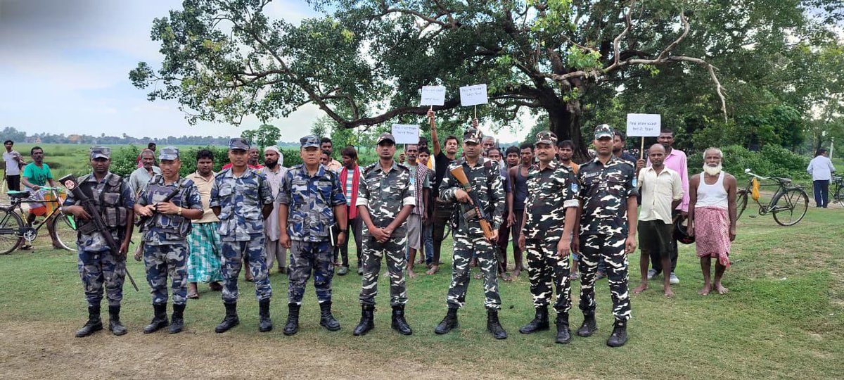 20BnSSB_INDIA's tweet photo. DG, SSB एवं DG, APF (नेपाल) के मध्य आयोजित 9वीं भारत-नेपाल समन्वय बैठक के कार्यक्रमों के अंतर्गत, अंतरराष्ट्रीय मानव तस्करी विरोधी दिवस के अवसर पर आज 20वीं वाहिनी, सशस्त्र सीमा बल, सीतामढ़ी के अंतर्गत सभी समवाय द्वारा संयुक्त जन-जागरूकता कार्यक्रम आयोजित किया गया। https://t.co/amLELtWdrt