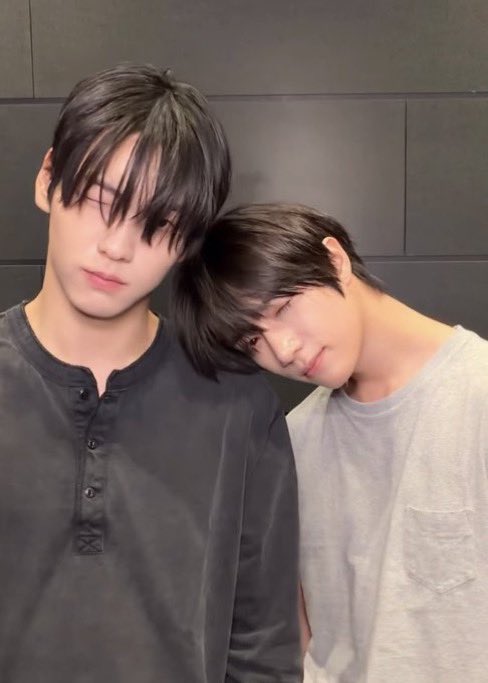 alanaxgojo's tweet photo. notices how a lot of the tiktok’s soogyu do together are all couple ones 😭😭😭😭 https://t.co/vOZ6znKKG5