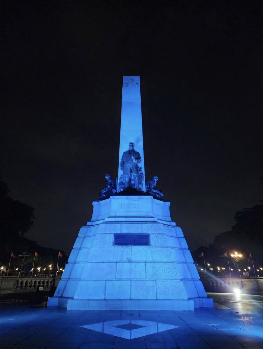 TourismPHL's tweet photo. The Rizal Monument turns blue tonight for SB19! 🐐💙

Photo by: National Parks Development Committee 

@SB19Official #SB19
#SB19atLollapalooza #DiscoverMoreToLove #LoveThePhilippines https://t.co/n20PimnH49