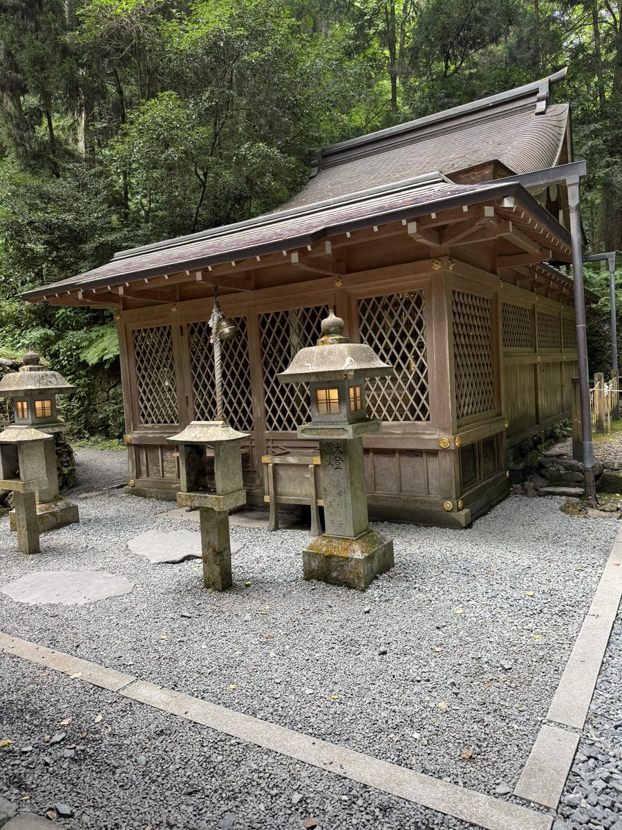 Azu71534362's tweet photo. 京都　貴船神社　奥宮
空気が違う
#京都
#貴船神社
#神社
#聖域 https://t.co/K04ypdANKR