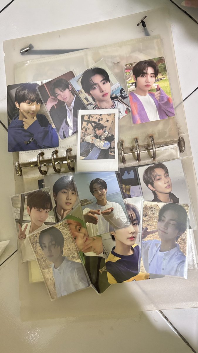 02sungwonie's tweet photo. guysss aku masih punya photocard sunghoon jungwon🥹 https://t.co/S5mJNKjIh1