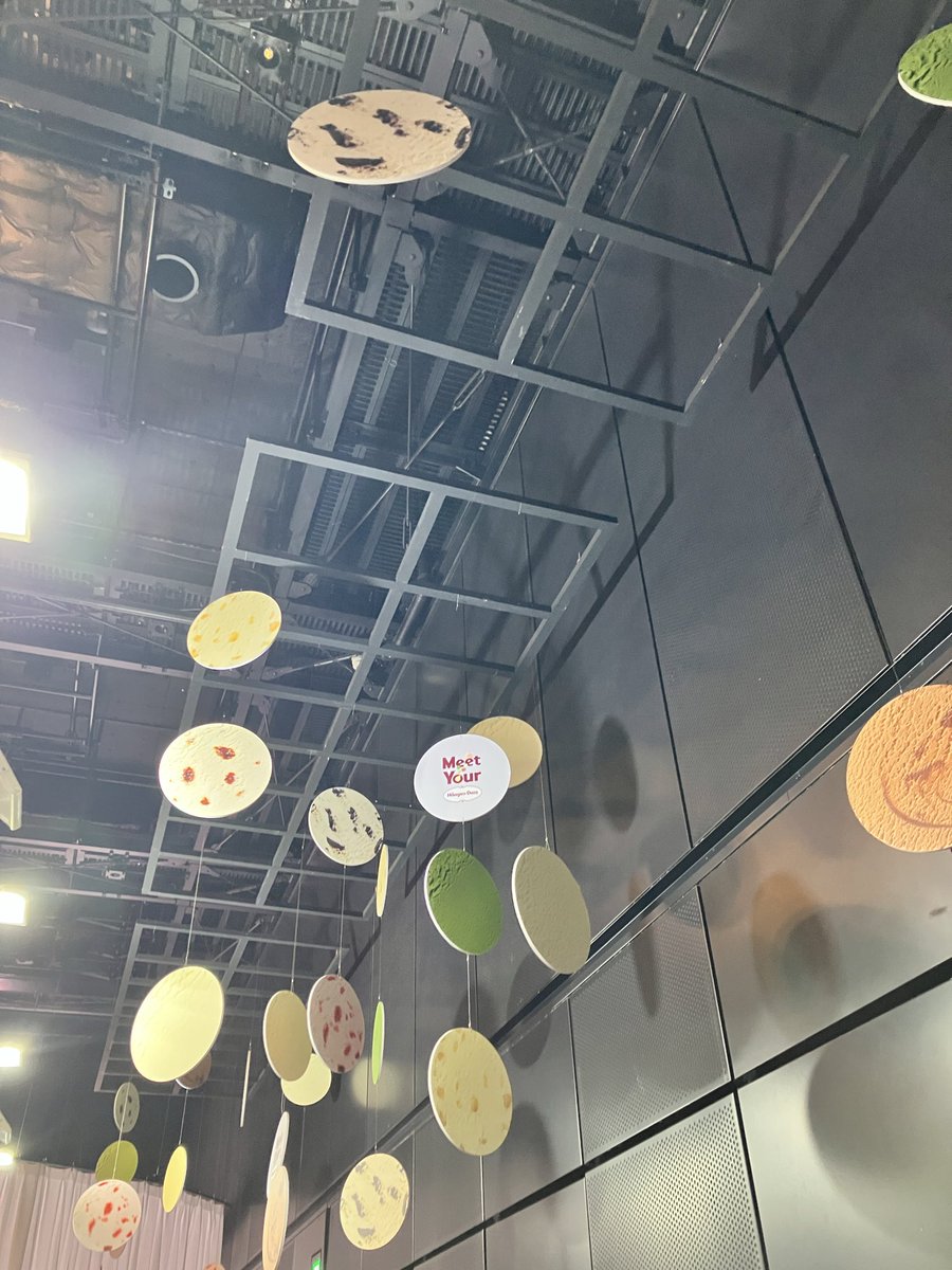 ash_sua's tweet photo. はーげんだっつってすごい
スタッフさんも会場の装飾も味へのこだわりも全部すごく良かった
すごく良かった
ミルクアイスが本当に美味しい https://t.co/oksVaQfwyf