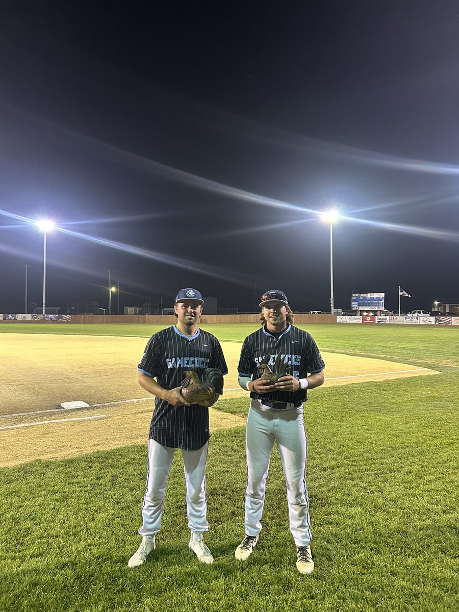 HHGamecocks's tweet photo. TICKET PUNCHED 🎟️
Cocks take down Salem 3-2 in a pitchers duel last night!
@SvobodaBlake w/ the CG Win, 2h, 17Ks🔥
@kylekonechne37 went yard again 💣! @cam_quigs, @HaldemanBroc, and @AlfsonCaden all had 2 hits a piece!
See you at the 2026 @SDAmateur state tourney! #cocknation🐓 https://t.co/uwdzCpyrte