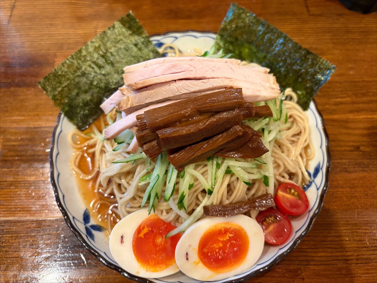 treasure_men's tweet photo. 奈つやの中華そば@下丸子
奈つやの冷やし中華＋雲呑皿

夏といえば奈つやさん、秋も冬も春も奈つやさん

煮干し好き人なにおすすめ奈つやさん、まぁまぁの人にもおすすめ奈つやさん

みんな食べてください https://t.co/IKmy16rw9Z