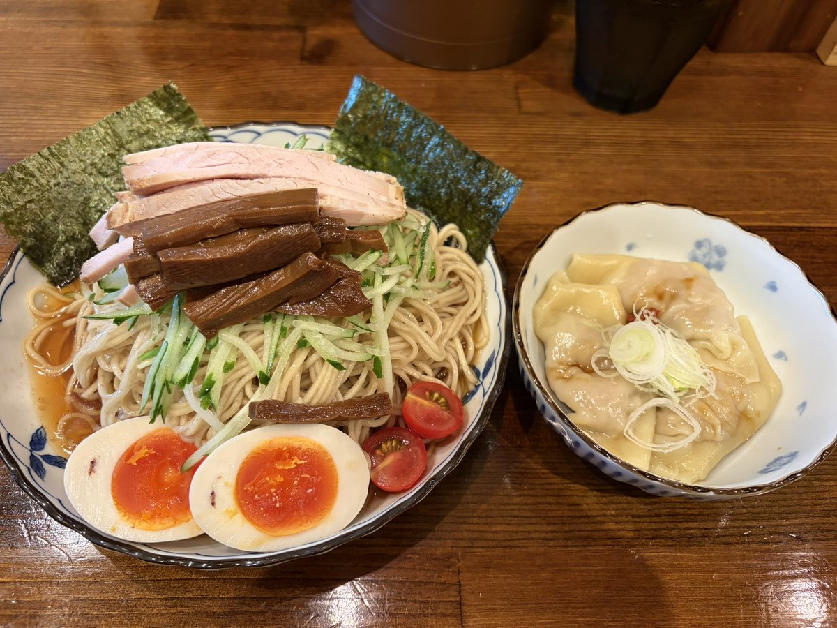 treasure_men's tweet photo. 奈つやの中華そば@下丸子
奈つやの冷やし中華＋雲呑皿

夏といえば奈つやさん、秋も冬も春も奈つやさん

煮干し好き人なにおすすめ奈つやさん、まぁまぁの人にもおすすめ奈つやさん

みんな食べてください https://t.co/IKmy16rw9Z
