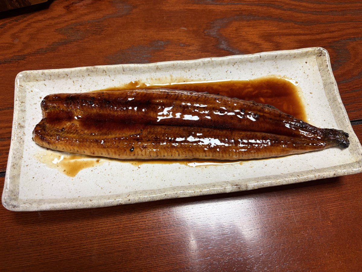 nihashi_you2848's tweet photo. 鰻とケーキを食いました
ギフト送ってくれたフォロワーサンキュー https://t.co/VZxA8RuCvc