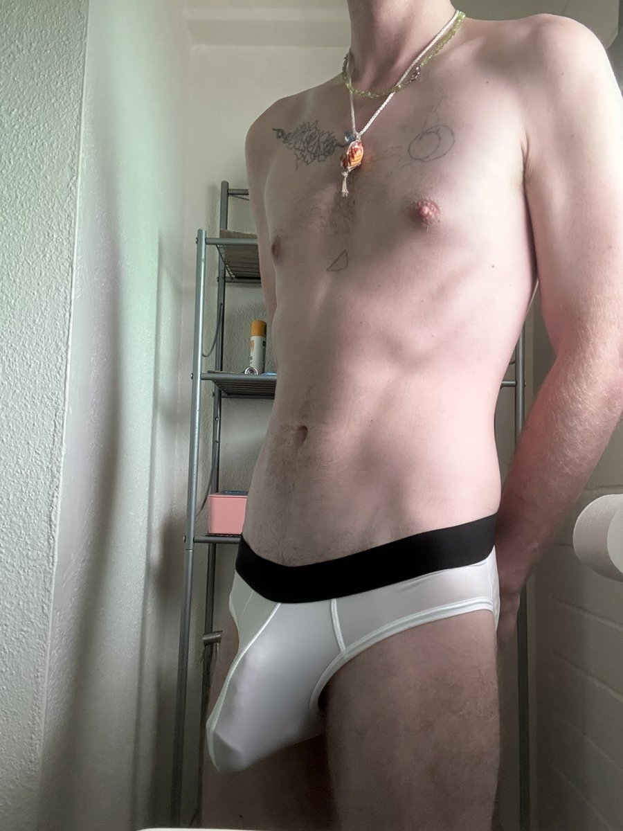 JakeyJakey8's tweet photo. Let me see your #bulge https://t.co/oAOIr7cFpa