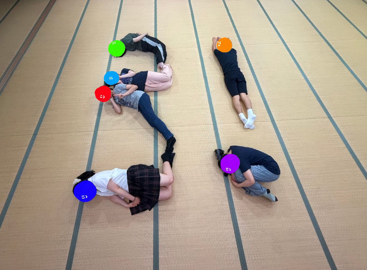 FHS_singers's tweet photo. 定期演奏会まであと6⃣日！

本日は1年生の皆様方が「3！」を作ってくれました！

いつも賑やかで合唱部を盛り上げてくれています☆

初めての定期演奏会に向けて最後まで走り切りましょう٩( ˃ ᵕ ˂ )و

#福高合唱部　#定期演奏会 https://t.co/qlQmDR8uGc