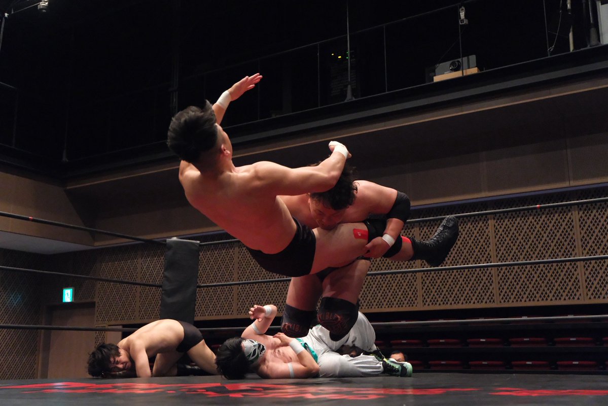 KyoyaOkazaki's tweet photo. JTO大分大会へのご来場
ありがとうございました！

セミでの対抗戦は余裕で勝利💪
なぜか最後エイジ代表にしばかれた。笑
北上コータ、すごくワクワクしたな〜。
次やる時は直接ぶっ飛ばしてやるよ👊

#プロレスリングFTO #岡崎恭也
#pw_jto #プロレス #大分 #大分県
#prowrestling #大分市 #oita https://t.co/b1raR0RcDX