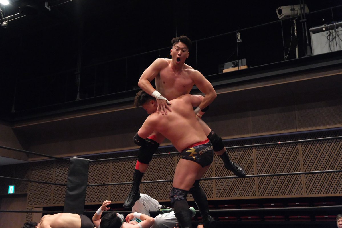 KyoyaOkazaki's tweet photo. JTO大分大会へのご来場
ありがとうございました！

セミでの対抗戦は余裕で勝利💪
なぜか最後エイジ代表にしばかれた。笑
北上コータ、すごくワクワクしたな〜。
次やる時は直接ぶっ飛ばしてやるよ👊

#プロレスリングFTO #岡崎恭也
#pw_jto #プロレス #大分 #大分県
#prowrestling #大分市 #oita https://t.co/b1raR0RcDX