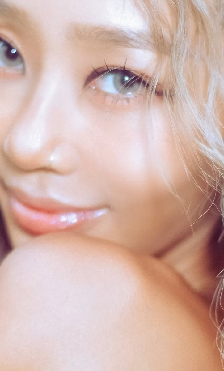namismood's tweet photo. Love this woman so hard

#효린 #HYOLYN #ReHEntertainment #ReH #ChecK #WhatULike #OriginaLyn #HYOLYN_4th_mini_album @officialhyolyn_ https://t.co/d1JNrdN4Hf