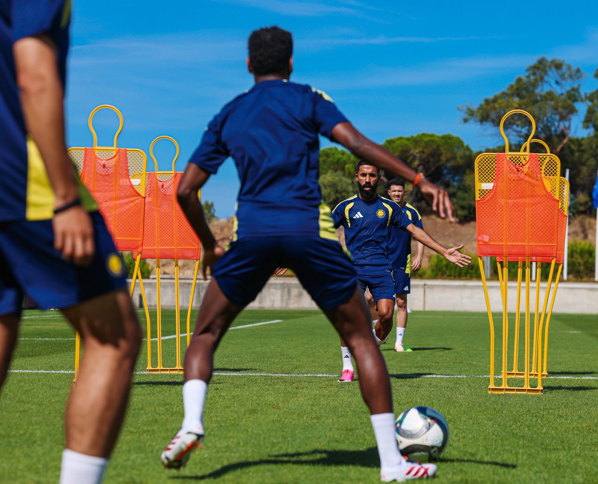 AlNassrFC_EN's tweet photo. Instructions from Coach Ange. Execution from the squad ⚽💛 https://t.co/ML1zhrsOe2