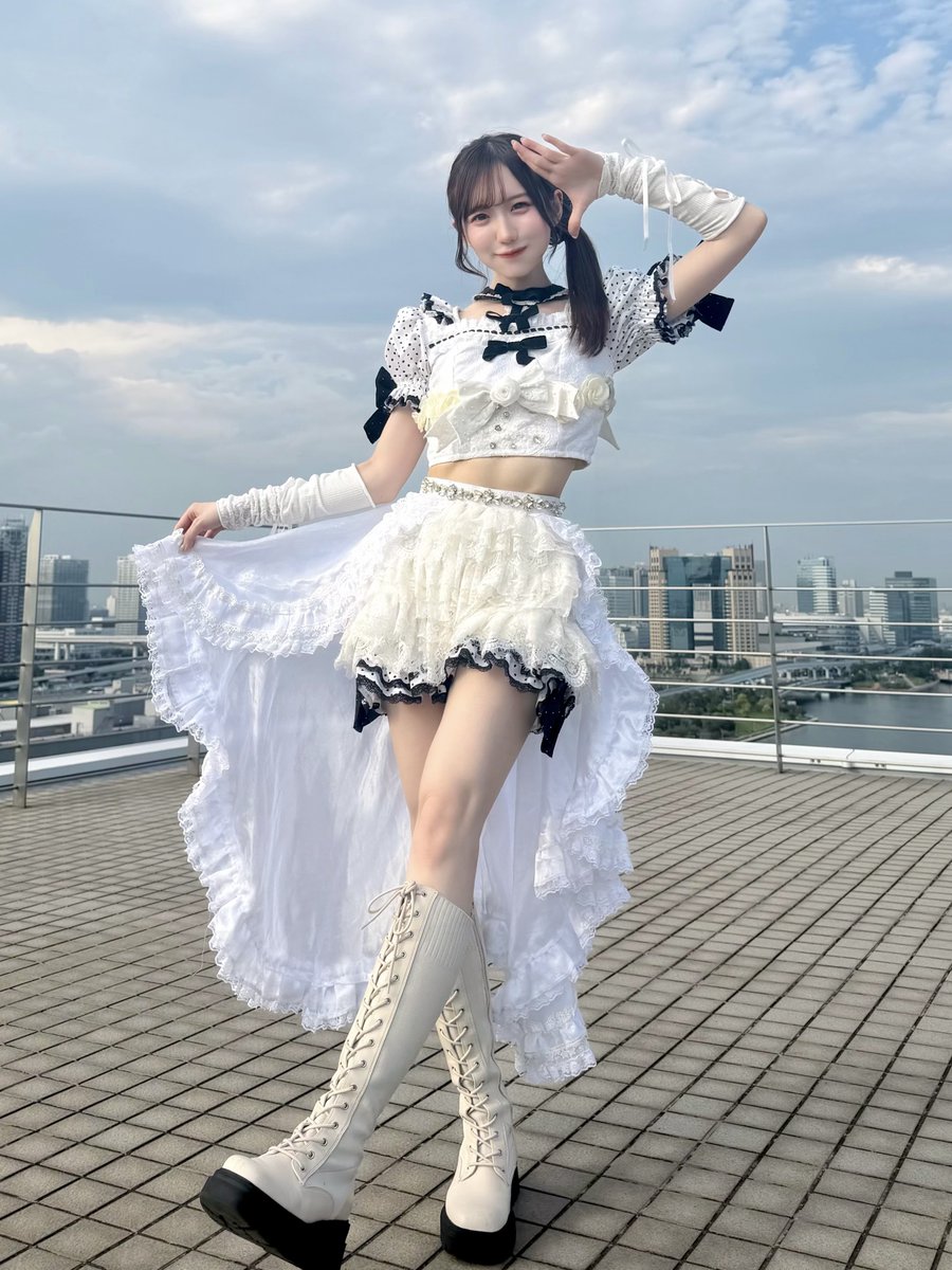 kingsari_emiru's tweet photo. 可愛いし良いスタイルしてるので注目！✨️ https://t.co/fOhDFfOmuc