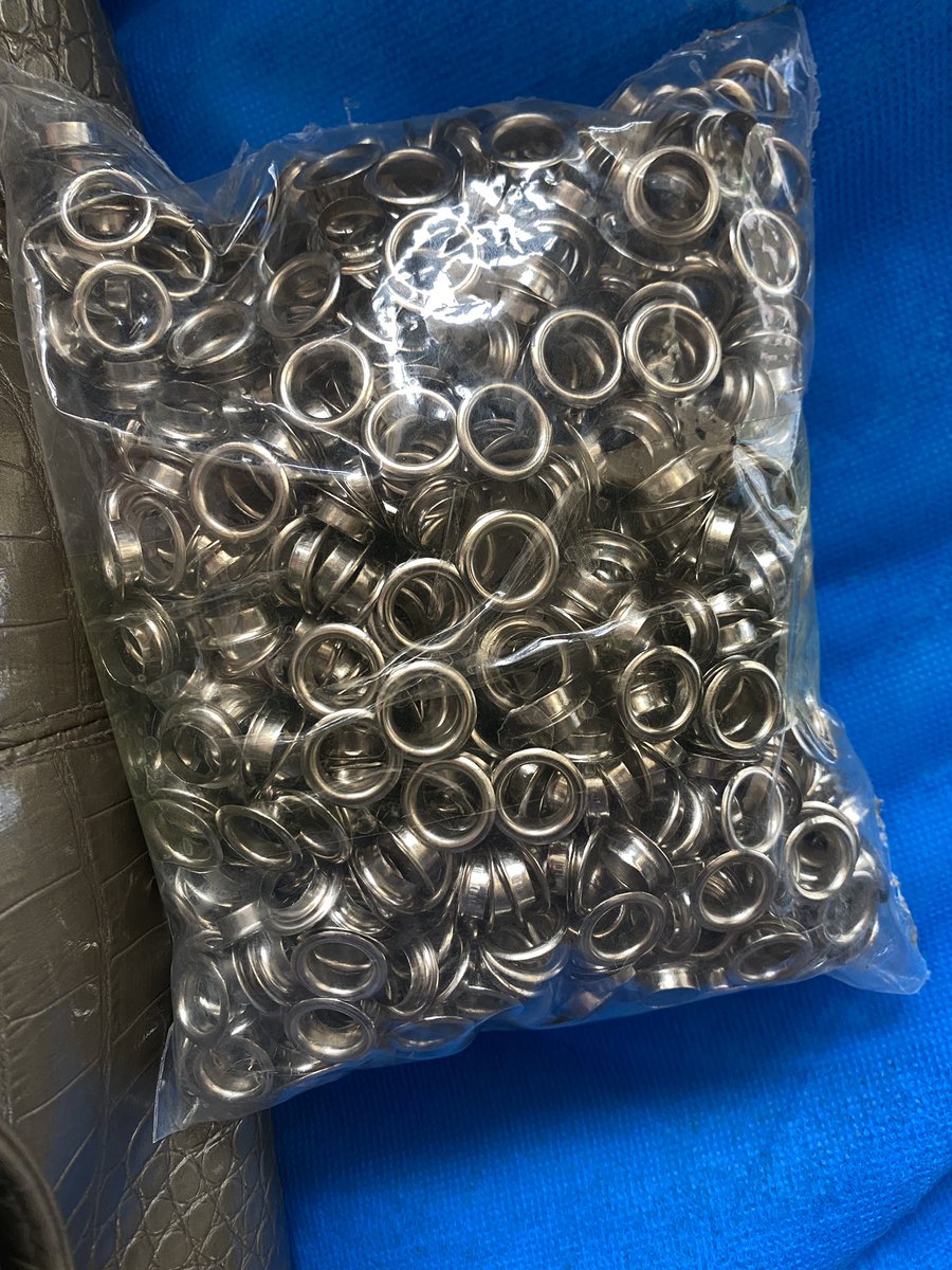 derrygirlx0's tweet photo. bought a whole pack of eyelets and i am brimming with ideas #punkisnotdead https://t.co/vjADGQghIQ