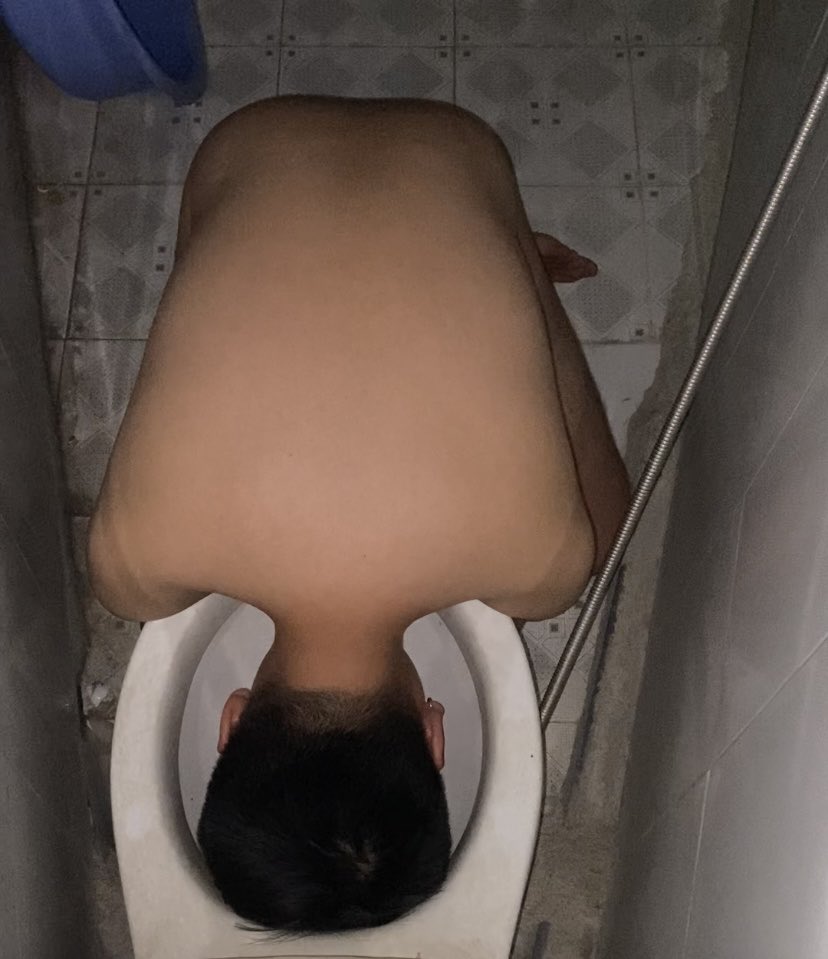helloducckk's tweet photo. Ai có trò gì ra lệnh cho con chó này đi tối t bắt n làm r t up cho xem. N k chơi ass được, hay tối nay t bắt n đi phô dâm ngoài đường ta. Kkkk https://t.co/yCMIyUiXLS