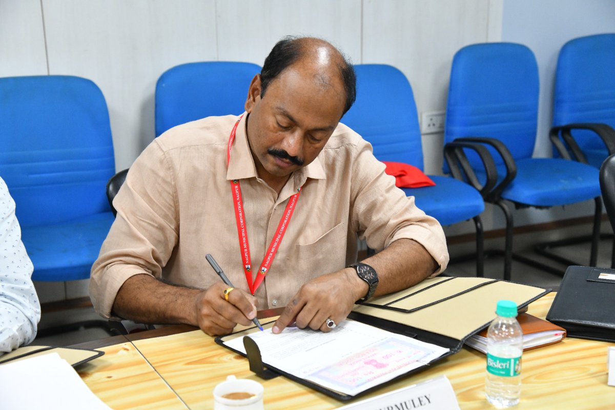 TeamWCL's tweet photo. WCL has signed a Memorandum of Understanding (MoU) with Nagpur Municipal Corporation (NMC) under its Corporate Social Responsibility (CSR) initiative to provide financial assistance for the procurement of an Aquatic Weed Removal Machine for the restoration and conservation of lakes in Nagpur City. The MoU was signed in presence of Shri Bikram Ghosh, Director (Finance & Human Resources), WCL by Shri Lalit Prakash Tirkey, General Manager (CSR), WCL, and Shri Rajesh Govindrao Gurmuley, Executive Engineer, NMC. Theproject will support the mechanized removal of aquatic weeds and floating waste from lakes, contributing to improved water quality, ecological conservation, enhanced biodiversity and a cleaner, healthier urban environment. Through such initiatives, WCL continues to strengthen its commitment to sustainable development and creating a positive impact in the communities it serves.
@kishanreddybjp 
@satishdubeyy 
@CoalMinistry 
@CoalIndiaHQ