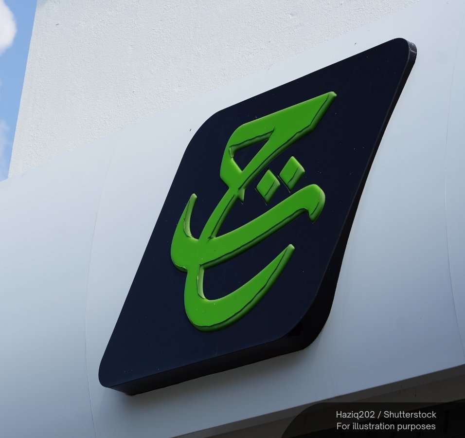 NewsBFM's tweet photo. The RCI into Tabung Haji found that staff bonuses exceeding two months’ pay between 2014 and 2017 required the finance minister’s approval.

The finding raised questions over the roles of then finance minister Najib Razak, as well as former second finance ministers Johari Ghani and Husni Hanadzlah.

🧵1