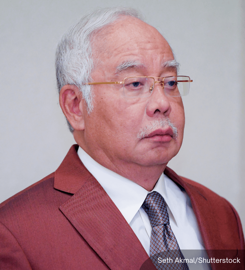 NewsBFM's tweet photo. The RCI into Tabung Haji found that staff bonuses exceeding two months’ pay between 2014 and 2017 required the finance minister’s approval.

The finding raised questions over the roles of then finance minister Najib Razak, as well as former second finance ministers Johari Ghani and Husni Hanadzlah.

🧵1