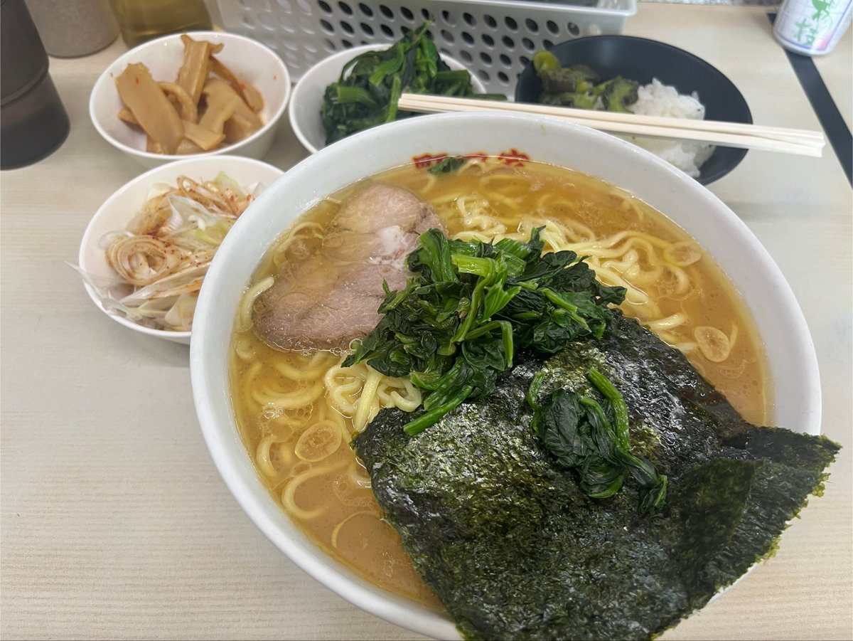yakumo257WS's tweet photo. ラーメン　町田家　町田本店
ラーメン大盛
ネギ、メンマ、ほうれん草、ミニライス追加

お好みは？
味濃いめ
油多め
血圧高めでお願いします

うまい！うまい！うまい！ https://t.co/rjl1wh24t0