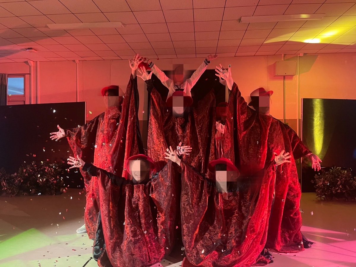 sltq2mc's tweet photo. 昨日から秋田総文2026の演劇部門が始まりました！ 私たち光高校演劇部は明日の1番始めに『MorW』を上演します‼️ 見てくださった方に感動を与えられるよう楽しんで演じきりたいと思います💪🏻 https://t.co/Bd18GOadWD