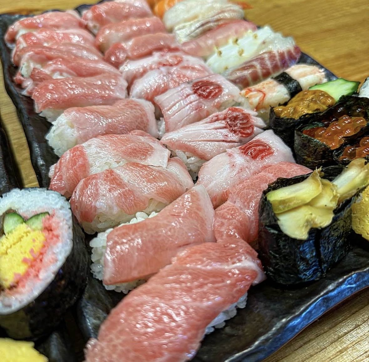 find_out_store's tweet photo. 福岡市の「おさかな天国」ですね！
なんと一貫90円の寿司バイキング！
漁師直営だから新鮮なネタを楽しめます。 https://t.co/gf3Duz7W18