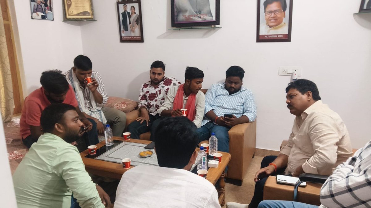 AnilKumarYada_v's tweet photo. @yadavakhilesh @palshyamLalsp @SocialistArjun @RamHarshYadav20 @RameezM64062872 @mediacellsp @sharadsharan @manzar_yar #288_‌विधानसभा_क्षेत्र_कैसरगंज https://t.co/8GxZjj9Zti