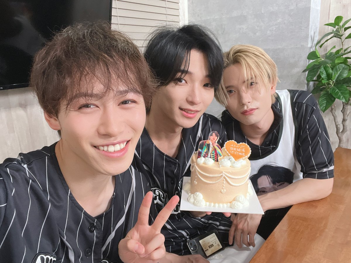 atsuyuki_yogayo's tweet photo. 五胤誕生日おめでとう🎊
24歳最高の1年間にしてね〜！！！ https://t.co/bbbh8EA0CH