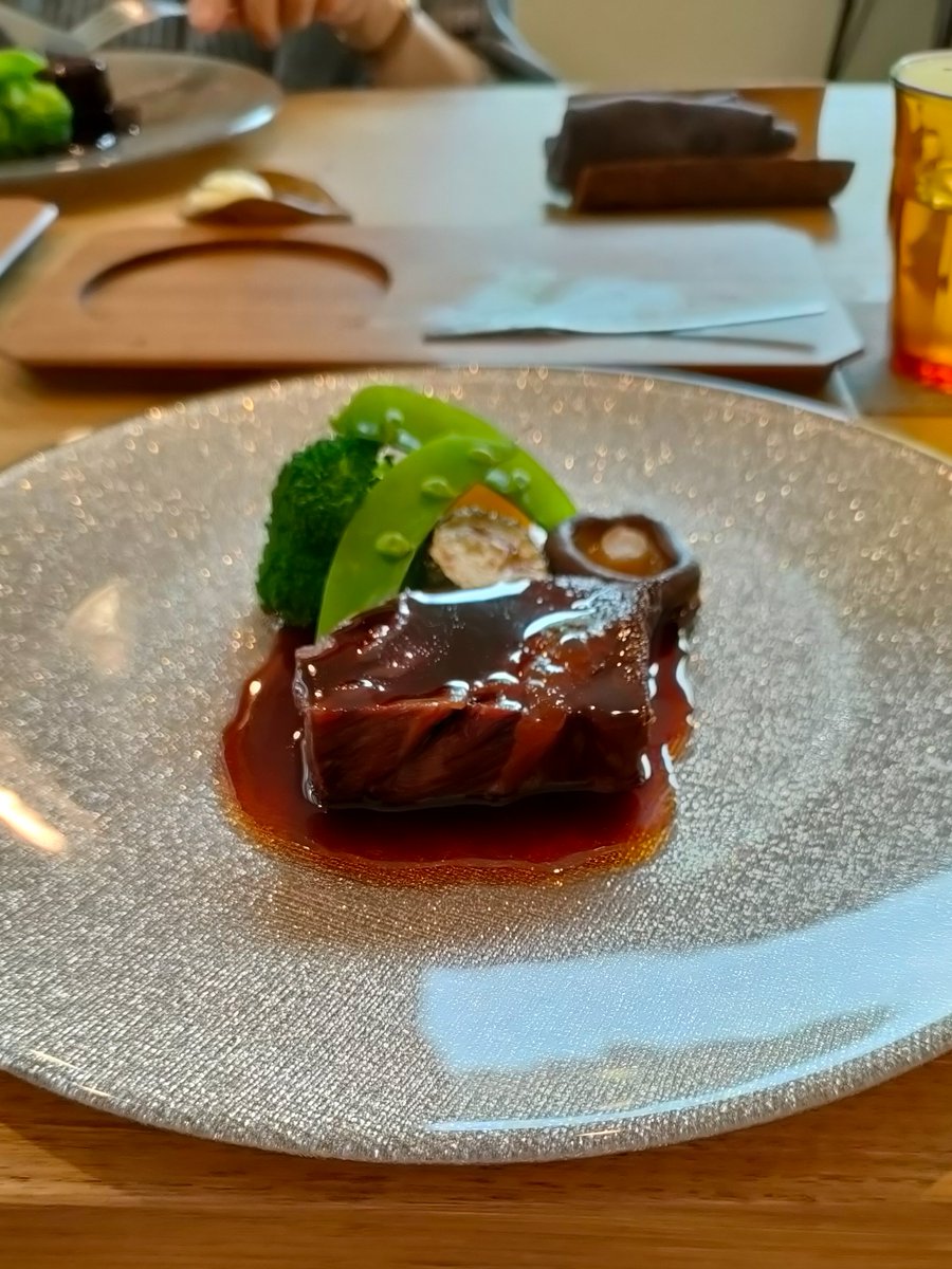chiroshiga's tweet photo. 近江八幡の「ブラッスリー エパターシュ」へ。

近江牛ほほ肉はやわらかく、濃厚なソースがよく合っていました。
涼しげな一皿も、見た目から楽しめるフレンチランチでした🍽️

#近江八幡グルメ #近江八幡ランチ #滋賀グルメ #滋賀ランチ #フレンチ https://t.co/OKGjmCUobE