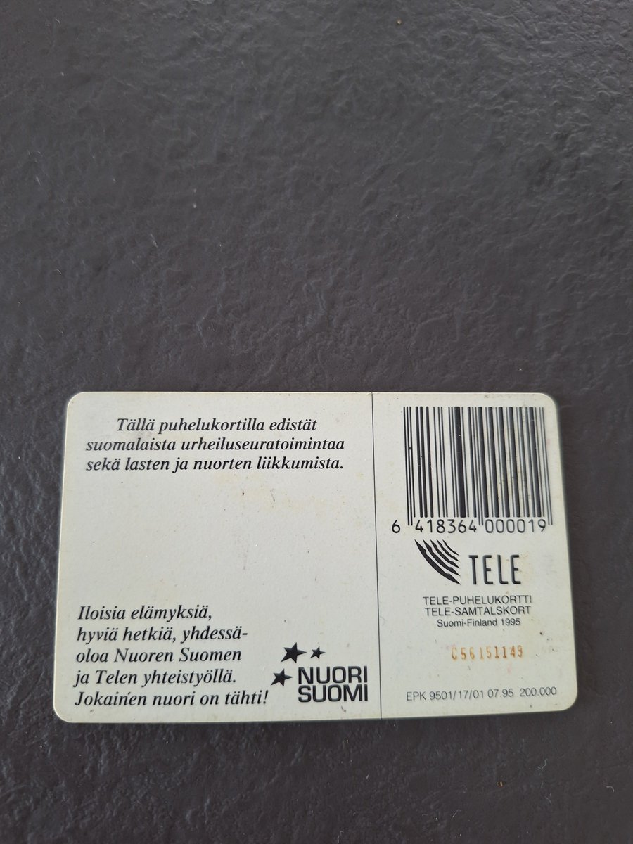 BolingTiina's tweet photo. Laatikon pohjalta löytyy historian siipien havinaa https://t.co/Ya6tH3hfRD