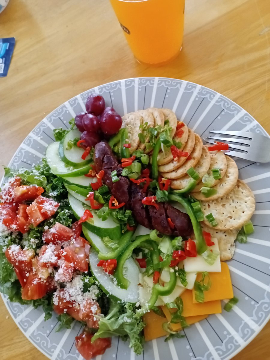 trini2dfone's tweet photo. So starving, didn't even put down a place mat! 😂🤣😅 #Bachelorlife 😜 https://t.co/uhTrBEo3Uu
