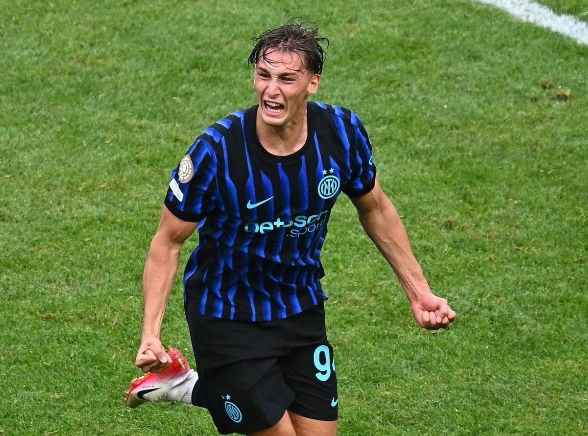 SimplyUtd's tweet photo. 🚨 NEW!

Pio Esposito is expected to remain at Inter Milan, with Italian media reporting that the striker will not be joining Manchester United this summer.

[@TEAMtalk] https://t.co/U3uw9Mdt1H