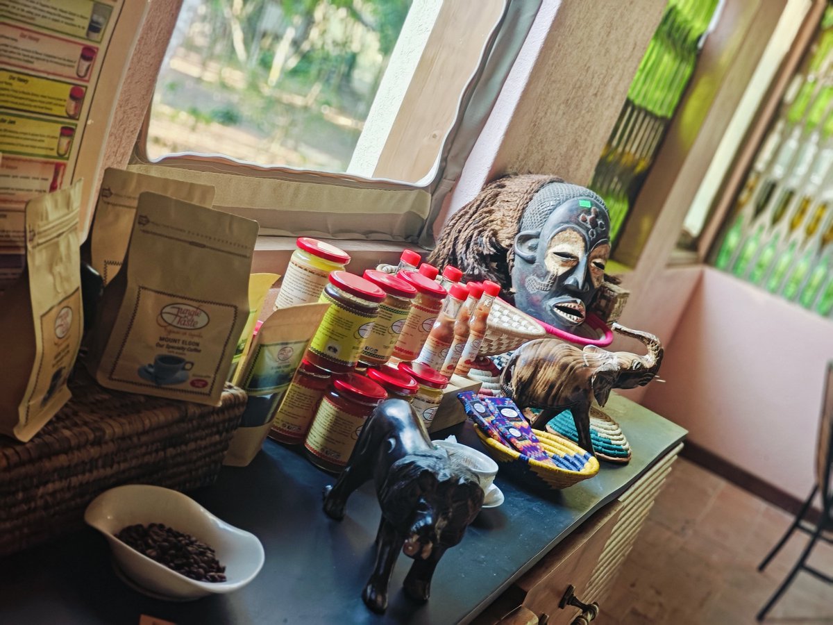 LodgeSolutions's tweet photo. #IshashaLoving - the #marathon extension option...

📌 : @uganda_jungle 🍃 #QueenElizabethNationalPark #SouthernSector 🦁 https://t.co/rJ21DPoSk1