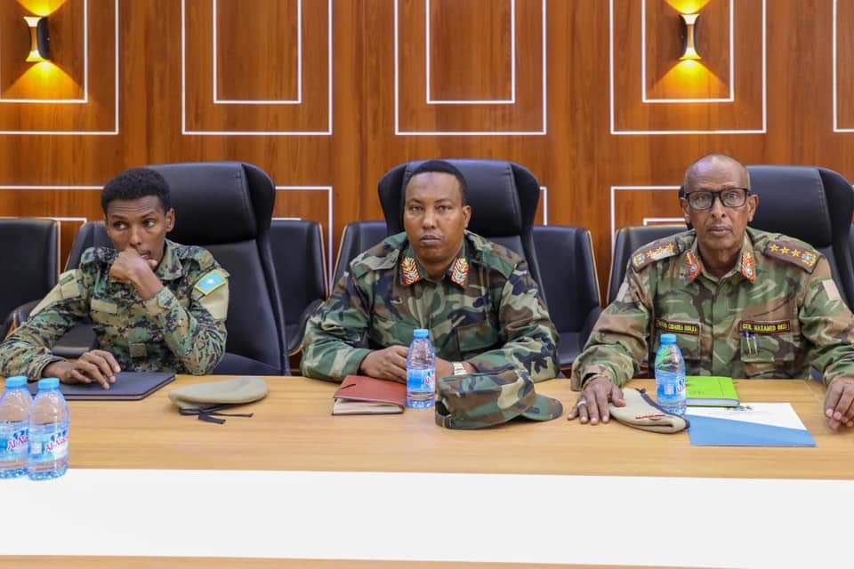 AnalystSomalia's tweet photo. The people I see in the photo are knowledgeable, credible professionals.

Somalia’s Chief of Defence is well educated, with a master’s degree and staff college education, and he is also a warrior. He led, and was on the front lines of, the campaigns in which the SNA cleared Al-Shabaab from Sabiid, Awdhegle and Bariire.

@AbdullahiJihan is a well-known defence policy expert. It was President Farmaajo who, in 2019, appointed her as the first female Director General of the Ministry of Defence. I see her as an up-and-coming leader—perhaps Somalia’s version of Monica Juma.

General Barise is also a brilliant military officer who has received advanced defence education from U.S. military colleges as well as Kenya’s Defence Staff College. He too was appointed Army Chief of Staff by President Farmaajo.

So these are not HSM’s people; these are defence professionals who know the ATMIS and AUSSOM file better than almost anyone else. That is simply a fact.

As for the President’s daughter, she happens to work for the state. Although she is often in the news because her father is the President and appointed her as an adviser, I have met her twice, briefly, and she came across as a polite and smart young woman. I am sure she is not the only child of a president sitting in that meeting in Kampala.