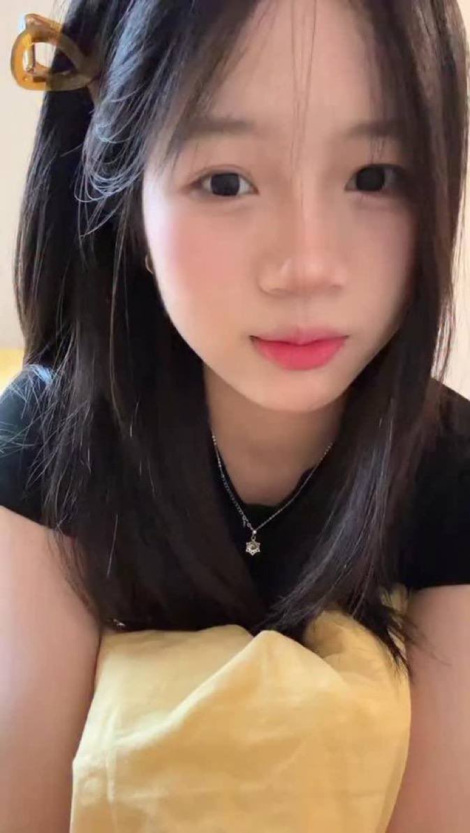pguyqi102's tweet photo. 第一次玩x不知道发什么  😇  

    开脱！！！！！

  上供！！   ！

刚拍的新鲜出炉的照片  视频！！！😘 https://t.co/efEule7vHz