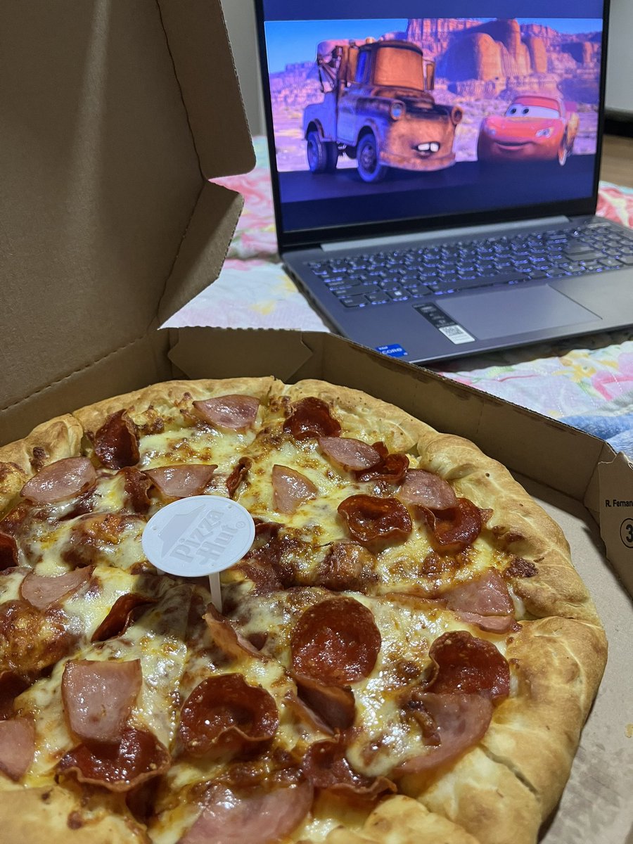 oliverpr03's tweet photo. helados, velada y cars con mi chinita linda 💗 https://t.co/HkURzoFHrG