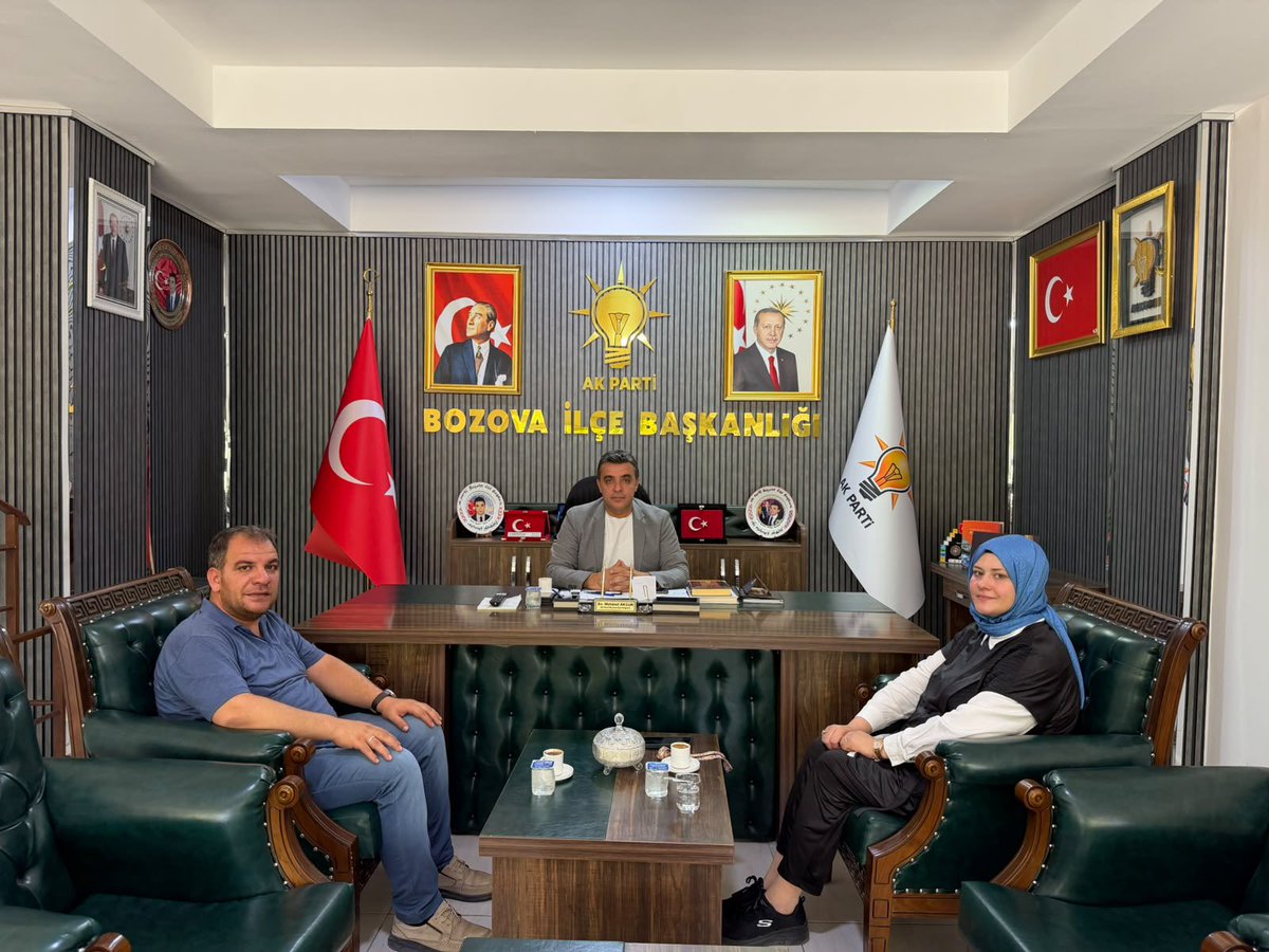 Akbozova1's tweet photo. 📍Bozova İlçe Başkanlığı

Akçakale İlçemize Aile Hekimi olarak atanan İlçe Sağlık Müdürümüz Dr. Merva TEMİROĞLU, veda ziyaretleri kapsamında İlçe Başkanımız @avmehmetakgun ’ü ziyaret etti.

İlçemize sunduğu kıymetli hizmetler ve özverili çalışmaları dolayısıyla Sayın Dr. Merva TEMİROĞLU’na teşekkür ediyor, yeni görev yerinde üstün başarılar diliyoruz.

Nazik ziyaretleri için kendilerine teşekkür ediyor; yeni görevlerinin hem kendileri hem de Akçakale ilçesi için hayırlı olmasını temenni ediyoruz.

@RTErdogan @Akparti   @abuyukgumus  @hakanaksu058 @farukaytek @bybekirbozdag @milhamigunbegi @avmehmetakgun 
@malicevheri @AEminOnenOfis @ibrahimeyyupogl  @CYAZMAC @ProfDrDusak @HikmetBasak_63   @Kepoluasuna @AieNacar @Malikurt14 @SbrKnk  @ahmtsamdanci @dartar_ibrahim @IpekDurmaz963