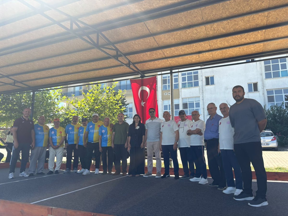 Tekirdag_aile's tweet photo. Zübeyde Hanım Huzurevi ile Malkara Huzurevi arasında gerçekleştirilen bocce müsabakası, dayanışma ruhu içerisinde tamamlandı

Büyüklerimizin sportmenliği örnek olurken, müsabakanın kazananı birlik ve beraberlik oldu

Büyüklerimize teşekkür ediyor, başarılarının devamını diliyoruz https://t.co/rfN0OJkJMi